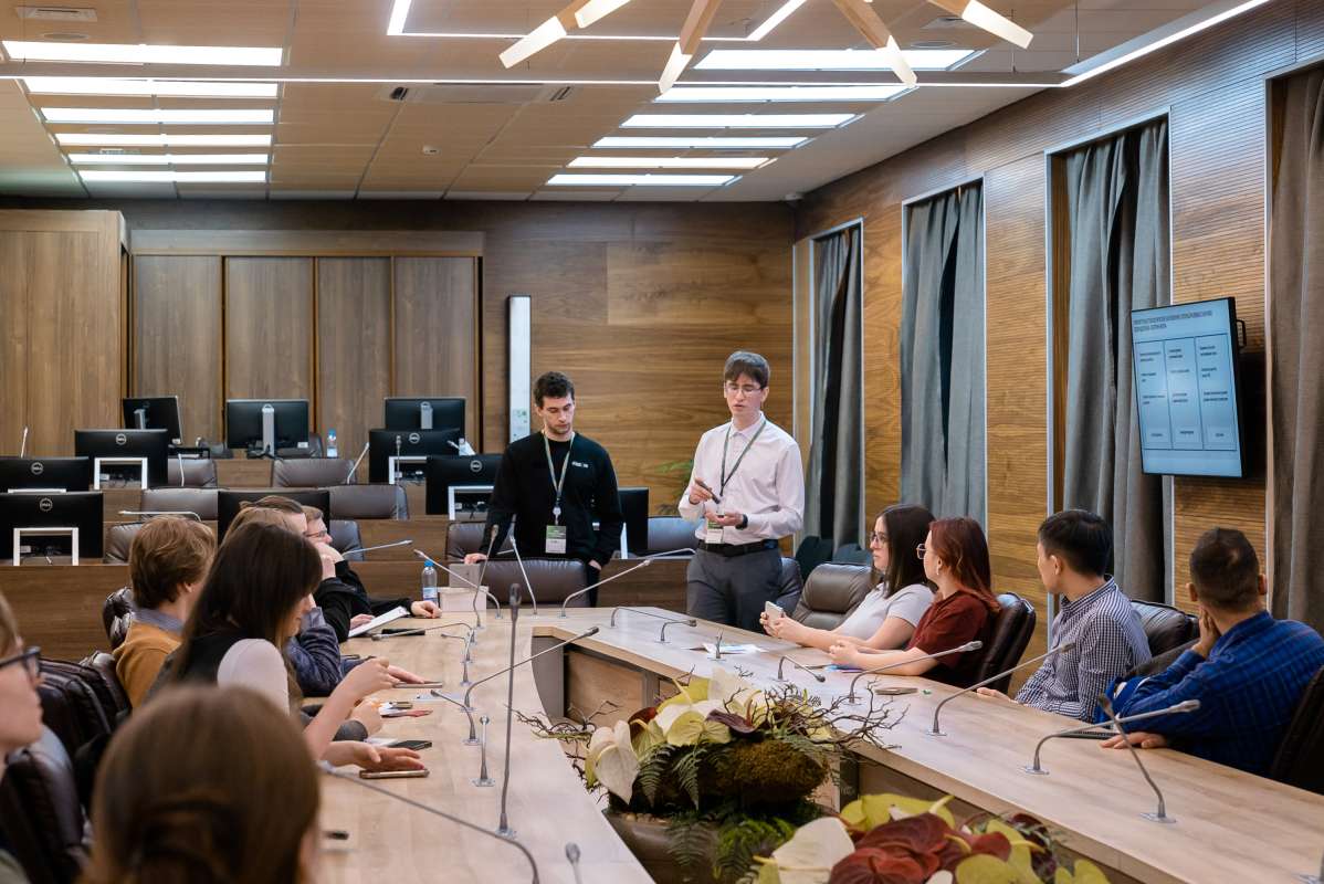 Изображение: Сотрудник НОЦ «Газпромнефть-Политех» рассказал студентам о карьере в «Газпром нефти» на Молодёжном карьерном форуме